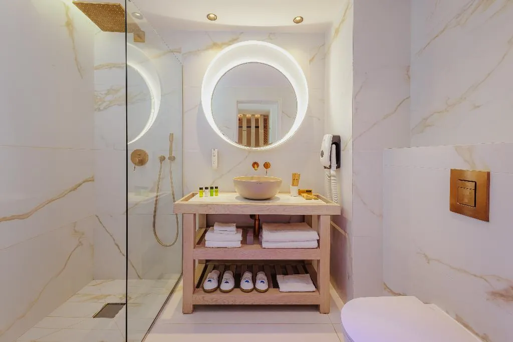 SUITE PREMIUM Room, Nissiblu Beach Resort, Cyprus