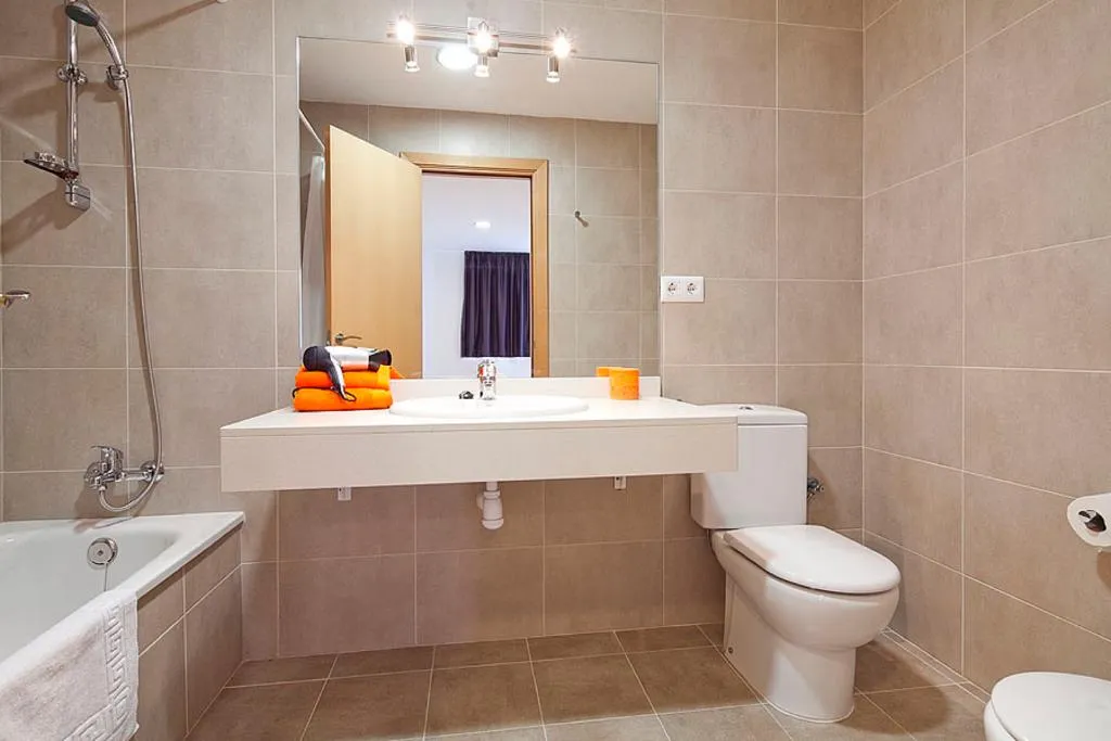 APARTMENT TWO BEDROOMS WITH TERRACE Room, Charmsuites Paralel, Barcelona