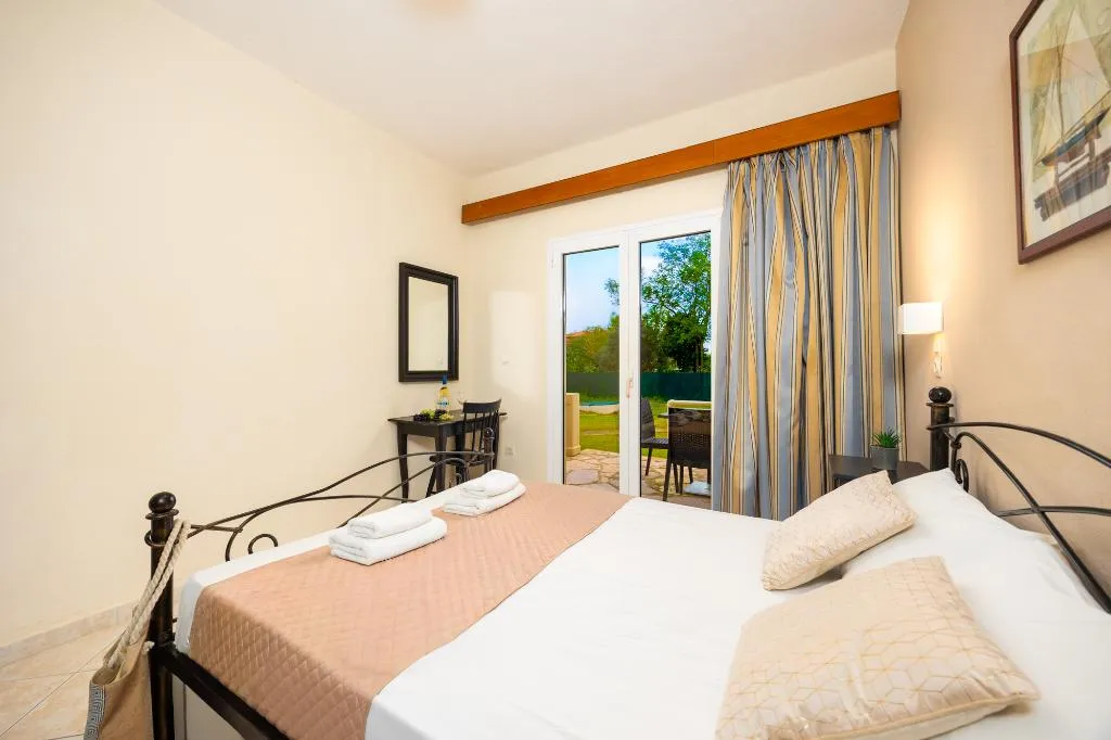 FAMILY ROOM GARDEN VIEW Room, Koulouris Beach, Corfu