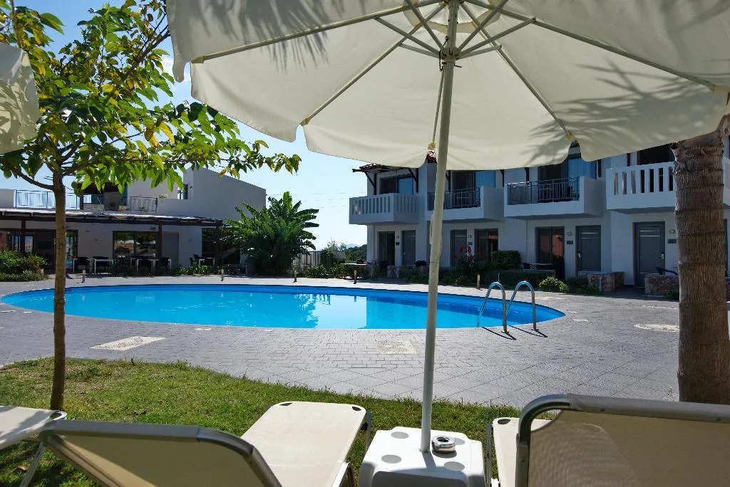 Pool, 4 Epoches, Skiathos