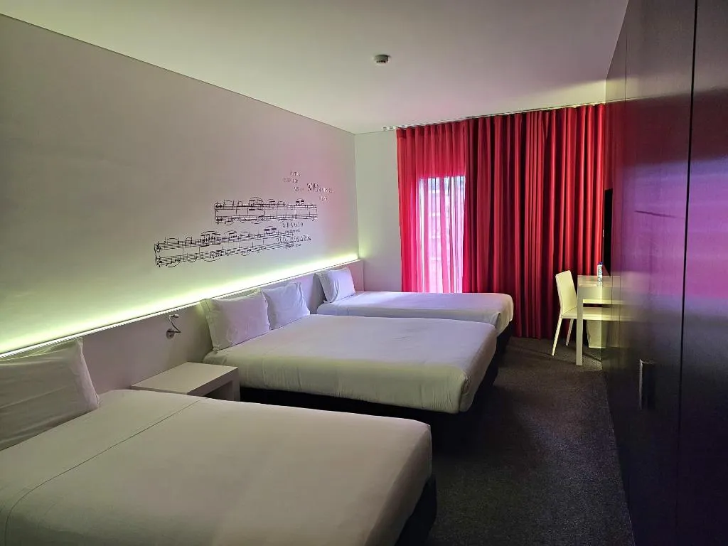 FAMILY ROOM CAPACITY 4 Room, 3K Europa, Lisbon