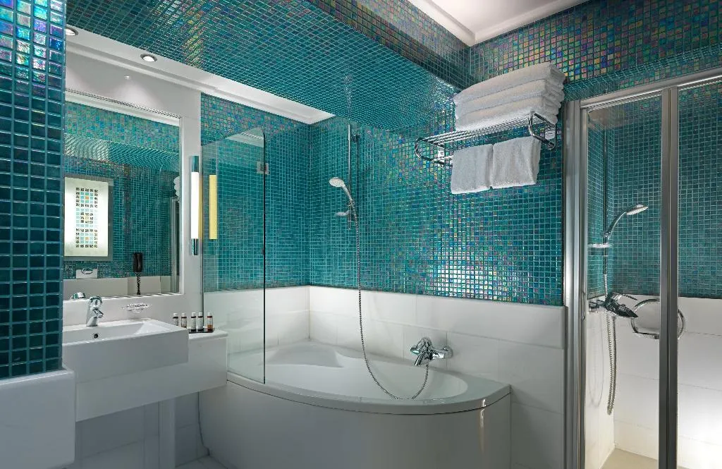 TWIN PREMIUM Room, Crowne Plaza Athens, Athens