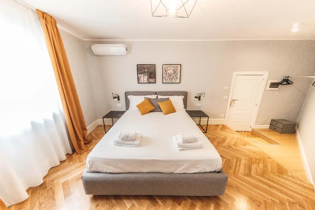 DOUBLE SUPERIOR Room, Relais Della Porta, Naples
