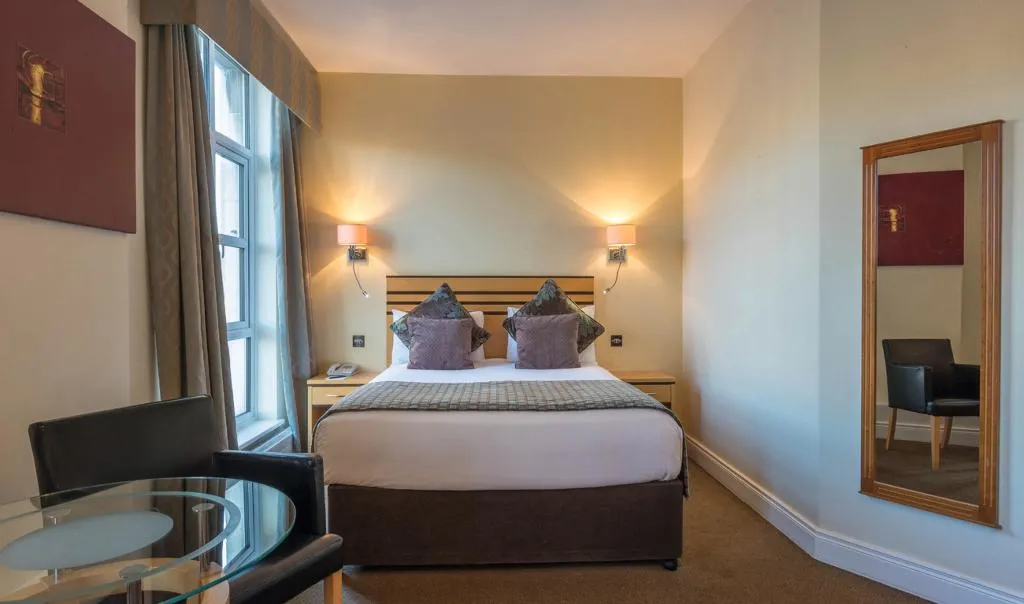 DOUBLE QUEEN SIZE BED Room, Hotel Riu Plaza The Gresham Dublin, Dublin