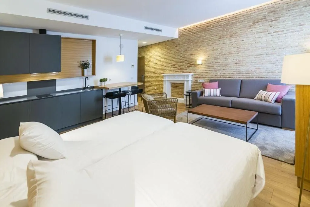 Room, Aquitania Home Suites, Seville
