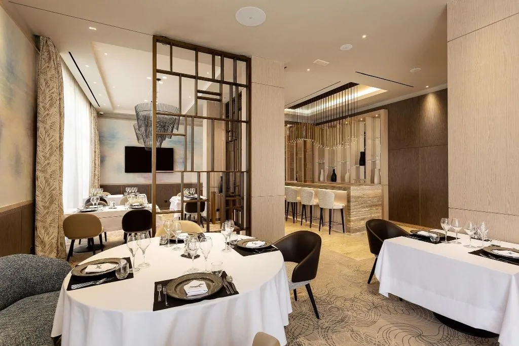 Restaurant, Novotel Tunis Lac, Tunisia