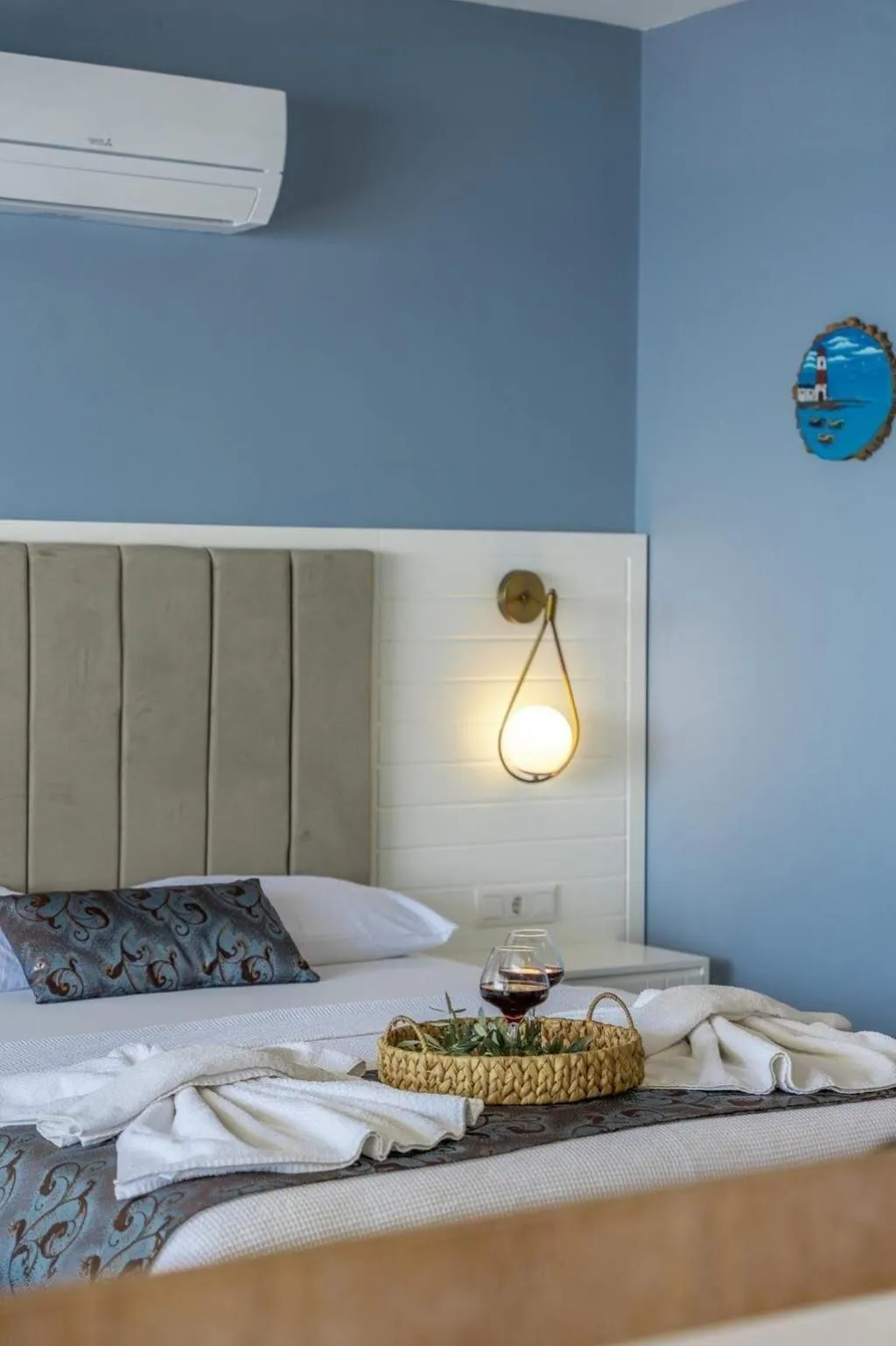 Room, Un Amor Hotel, Dalaman