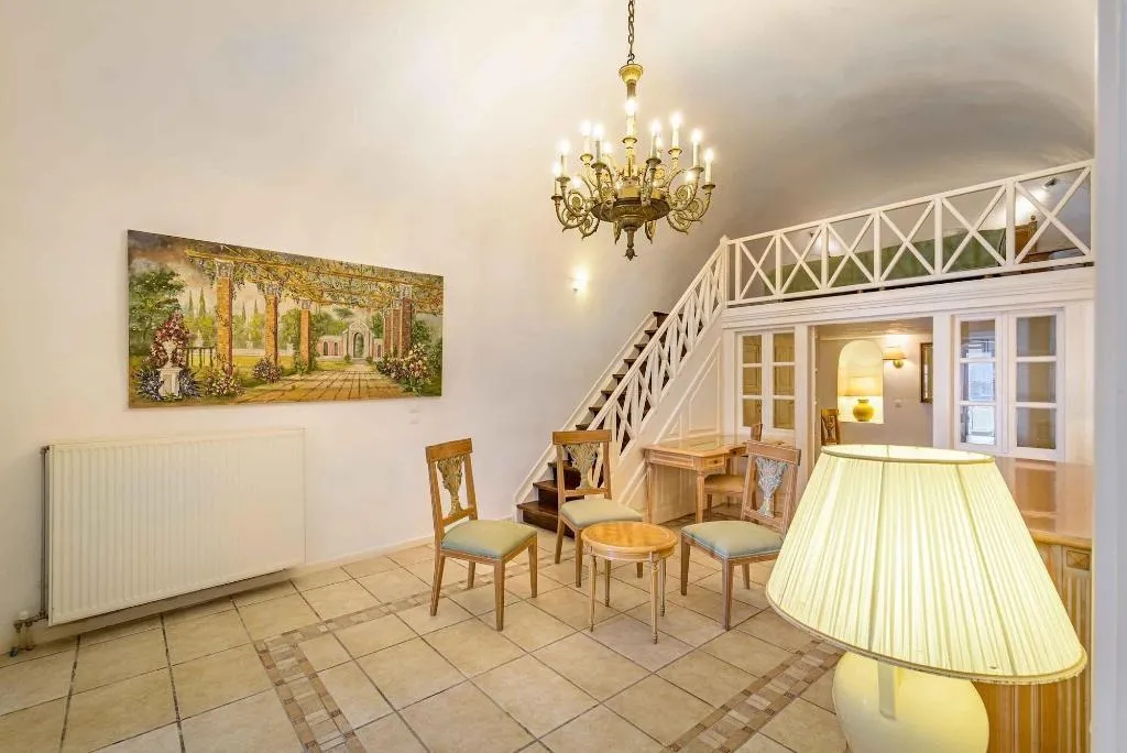 Room, Golden Grey Goose, Santorini