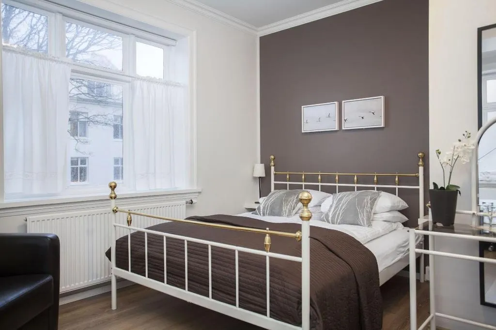 Room, Hilda, Reykjavik