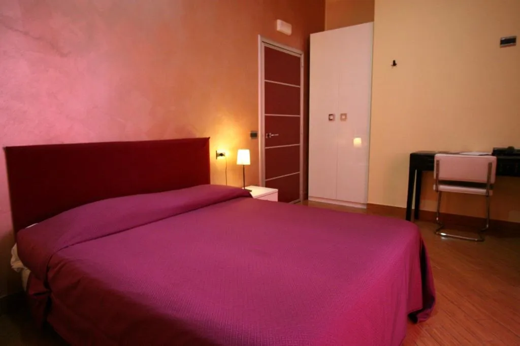 TRIPLE STANDARD Room, Hotel Diamond, Naples