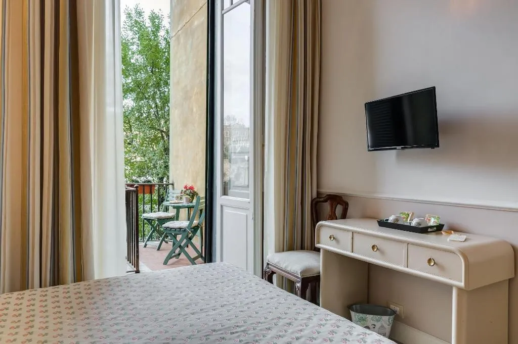 Room, Rome Charming Suites, Naples