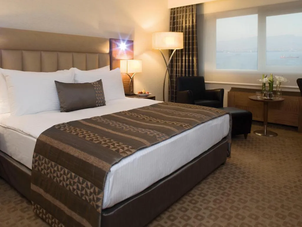 Room, Mövenpick Izmir, Izmir