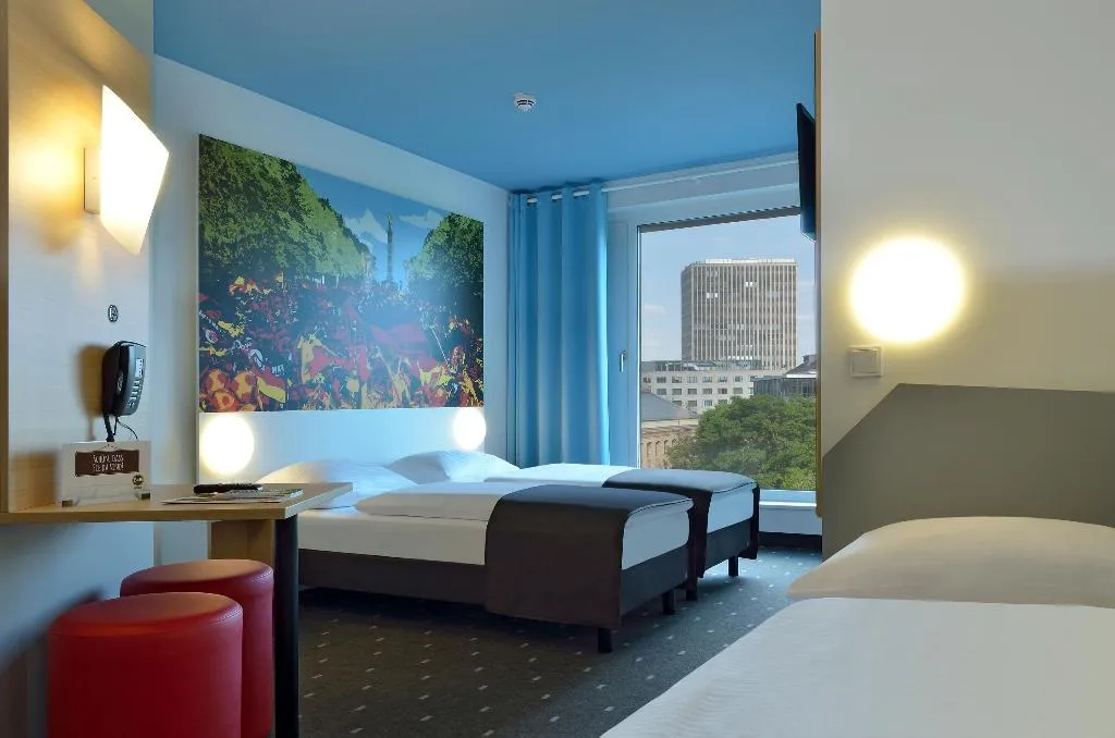 TRIPLE STANDARD Room, B&B Hotel Berlin-Tiergarten, Berlin
