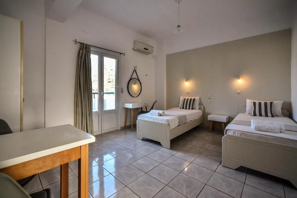 STUDIO CAPACITY 3 Room, Iraklis, Crete