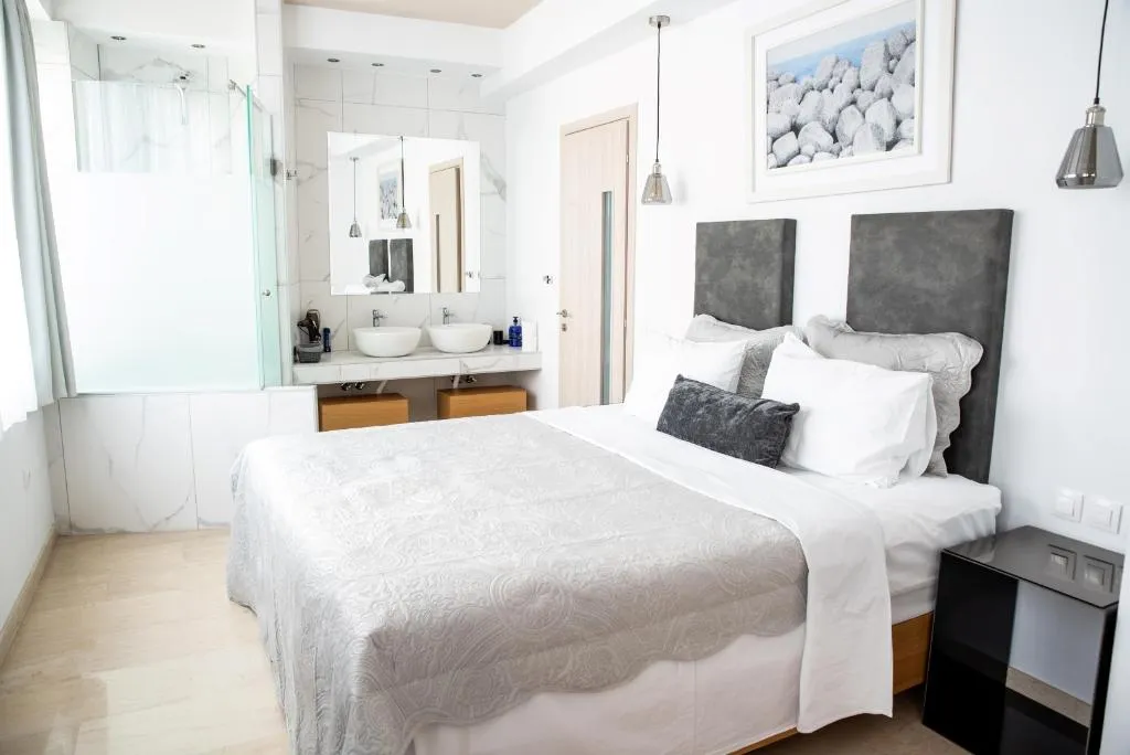 APARTMENT WITH JACUZZI WITH VIEWS Room, Sea And The City, Halkidiki