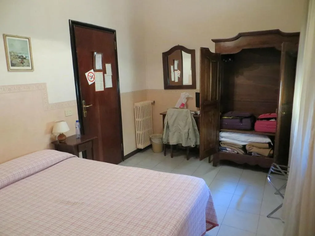 Room, Delle Camelie, Florence