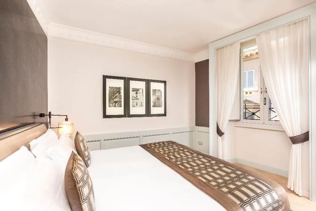 JUNIOR SUITE KING SIZE BED Room, Indigo Hotel Rome - St. George, Rome