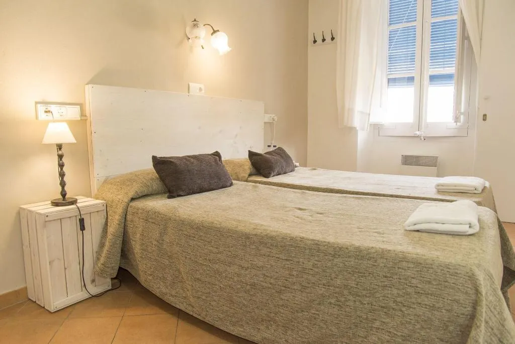 Room, Hostal L'Estrella, Costa Brava
