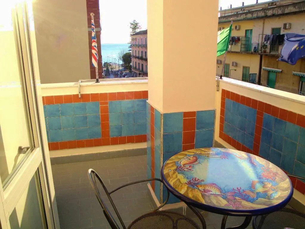 Room, Meublè Casa Mannini, Naples