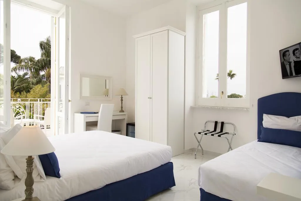 TWIN DELUXE WITH TERRACE Room, Hotel Crawford, Naples