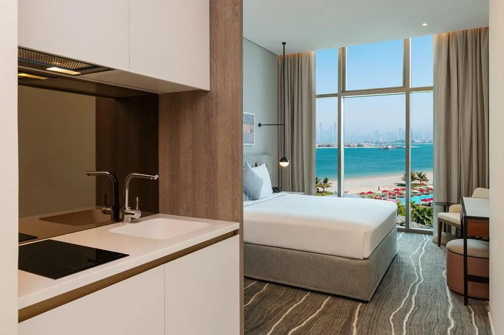 SUITE WITH VIEWS Room, Th8 Palm Dubai Beach Resort Vignette Collection, Dubai