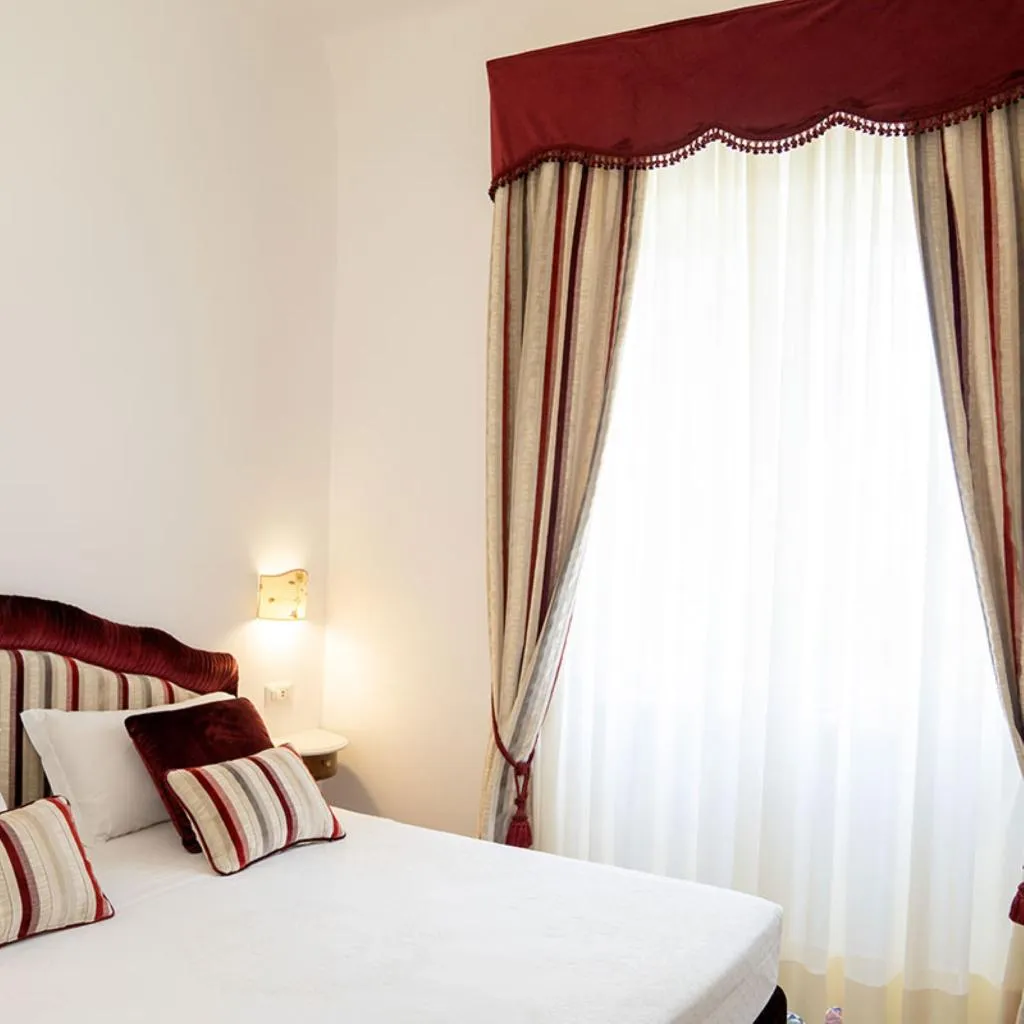FAMILY ROOM TWO BEDROOMS TWO BATHROOMS Room, Luna Convento, Naples