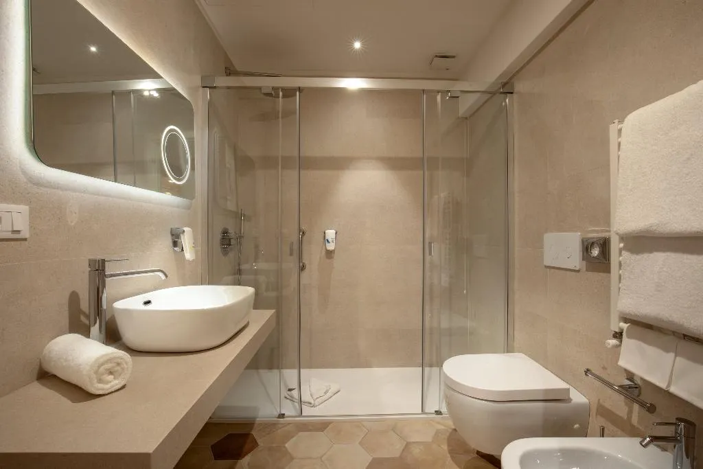 JUNIOR SUITE KING SIZE BED Room, Cosmopolita Hotel Rome, Tapestry Collection by Hil, Rome