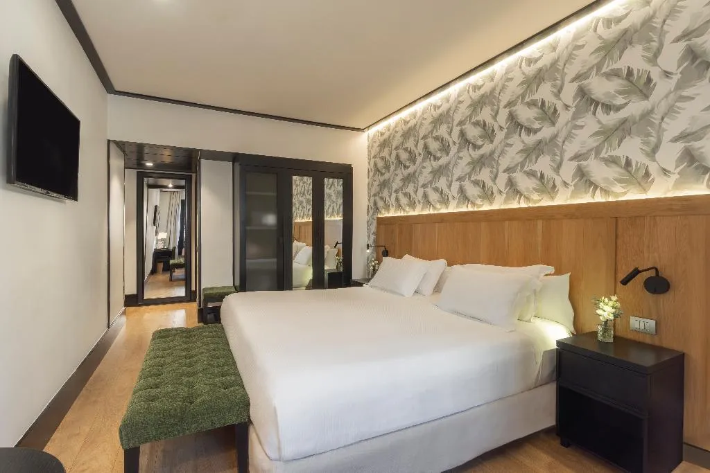 DOUBLE WITH VIEWS Room, H10 Puerta de Alcala 4* Sup., Madrid
