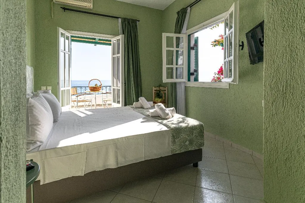 SUITE SEA FRONT Room, Triton Authentic Cretan Hotel, Crete