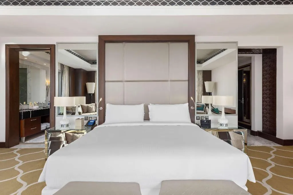 SUITE GRAND DELUXE Room, Hilton Dubai Al Habtoor City, Dubai