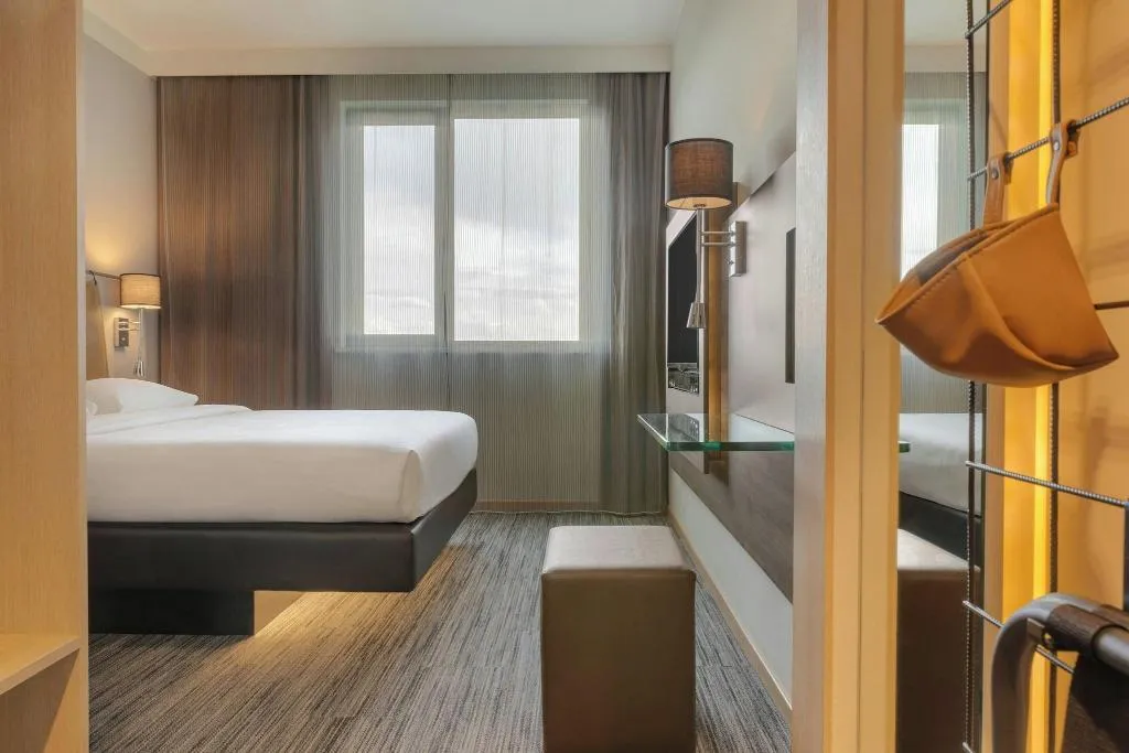 DOUBLE QUEEN SIZE BED Room, Moxy Milan Airport, Milan