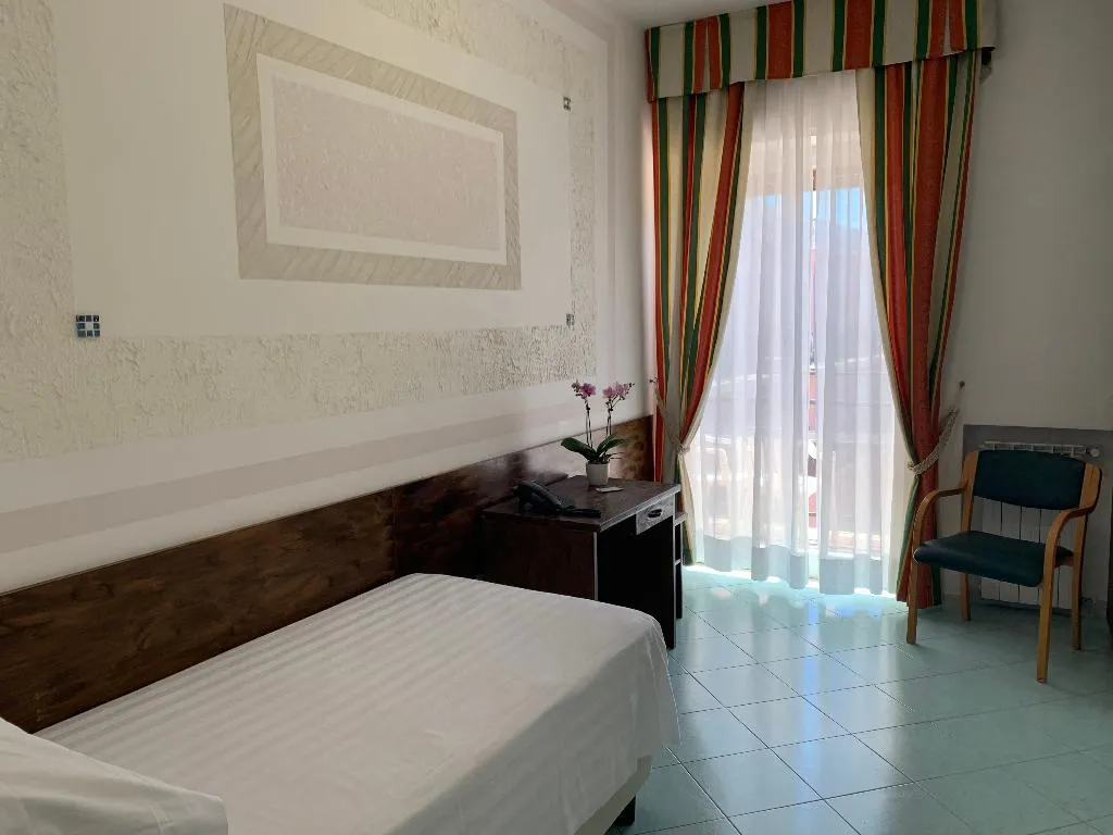 SINGLE SUPERIOR Room, Hotel Conte Ischia, Naples