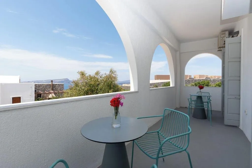 Room, Symmetry Suites, Santorini