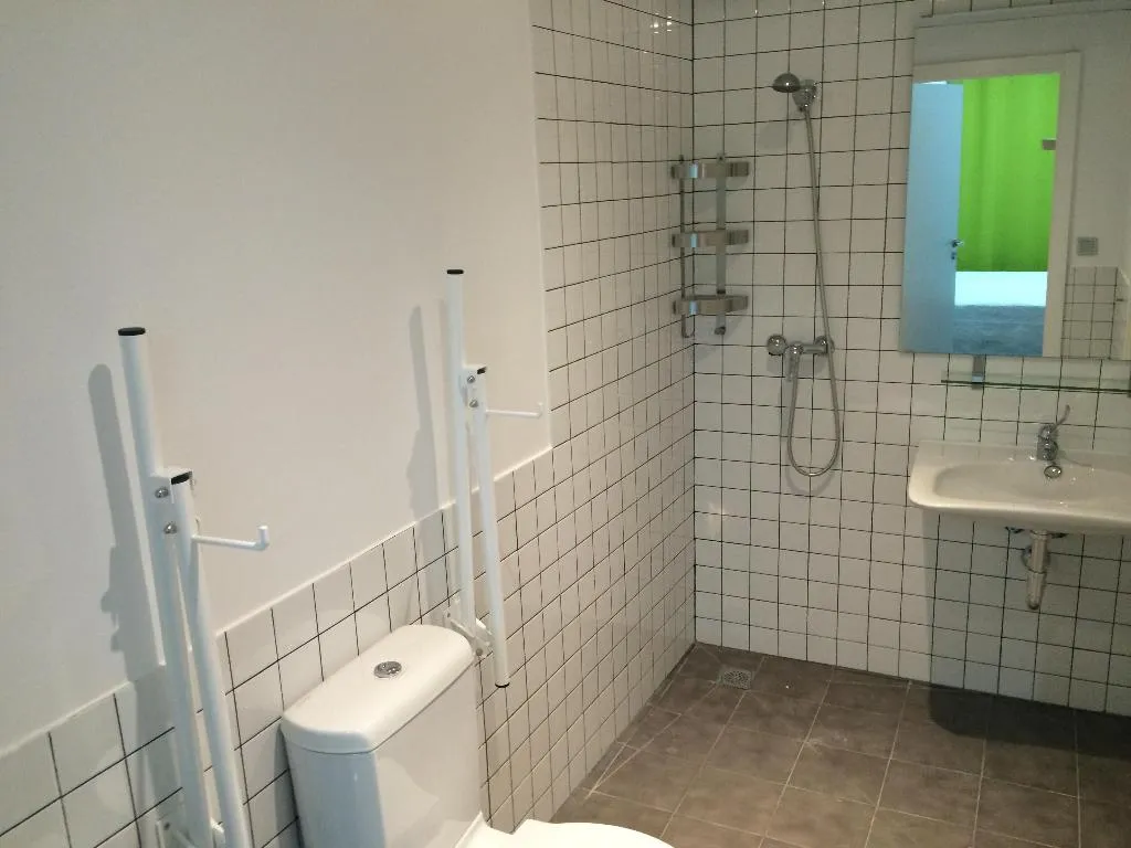 QUADRUPLE BUNK BED WITH SHARED BATHROOM Room, Chameleon Hostel Alicante, Costa Blanca