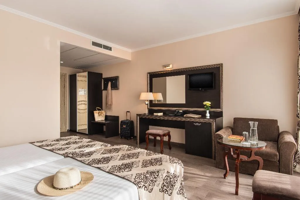 DOUBLE POOL VIEW Room, Hotel and SPA Diamant Residence, Bourgas