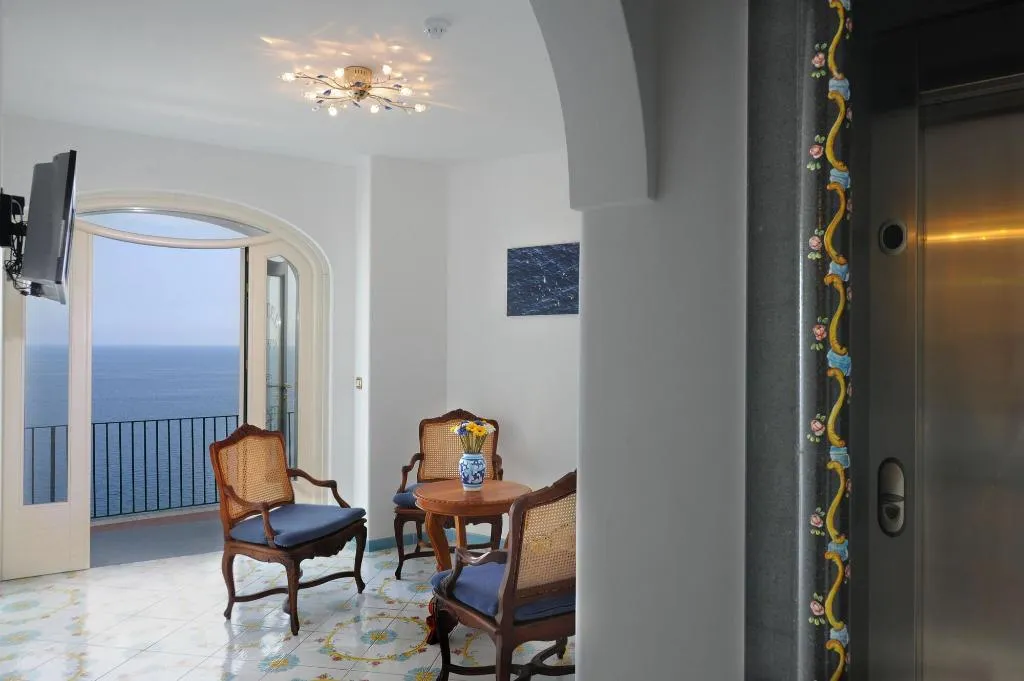 Lobby, Villa Maria Pia, Naples