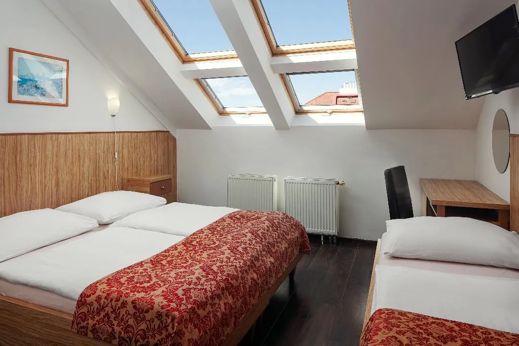 TRIPLE SUPERIOR WITH AIR CONDITIONING Room, Superior Hotel, Prague