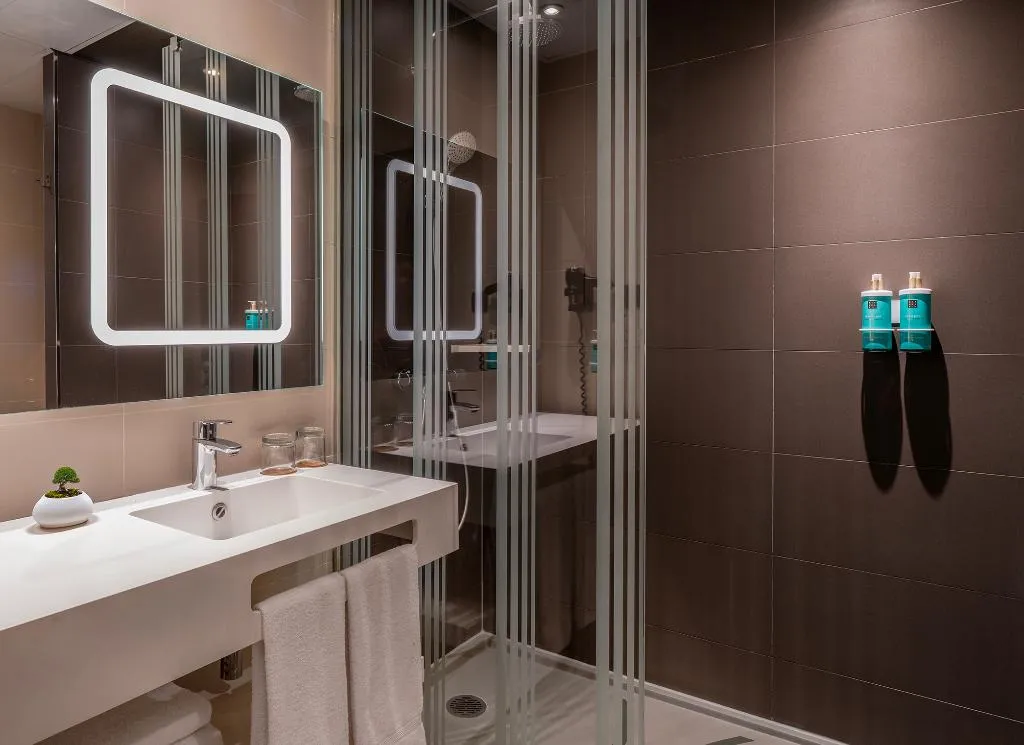 DOUBLE QUEEN SIZE BED Room, Novotel Madrid Center, Madrid