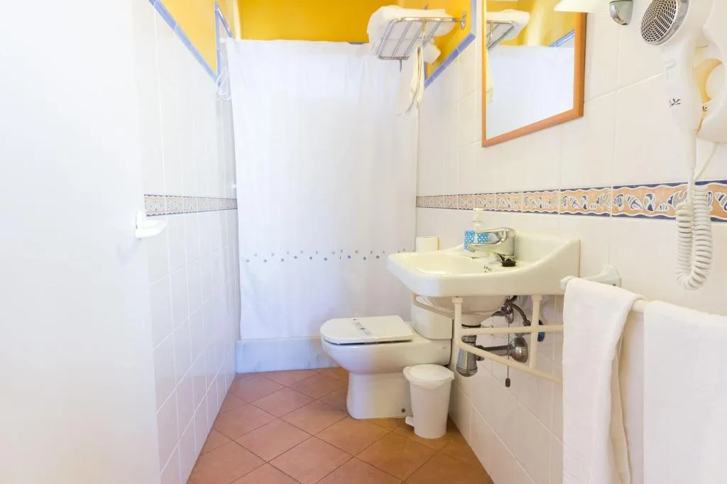Room, Hostal L'Estrella, Costa Brava
