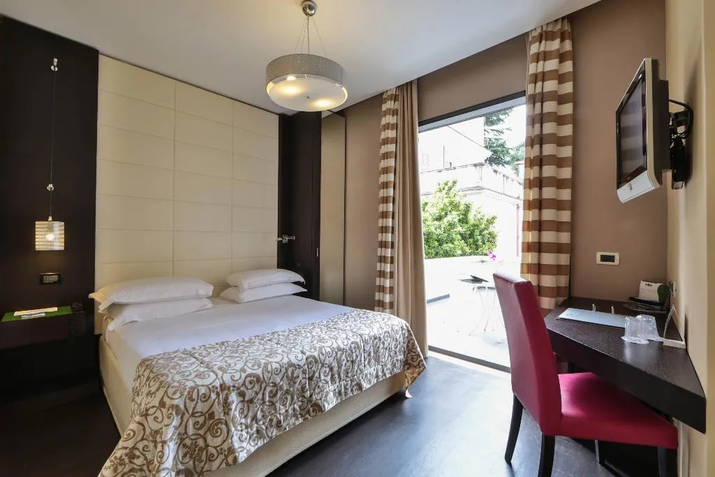 DOUBLE SUPERIOR Room, Best Western Cinemusic Hotel, Naples