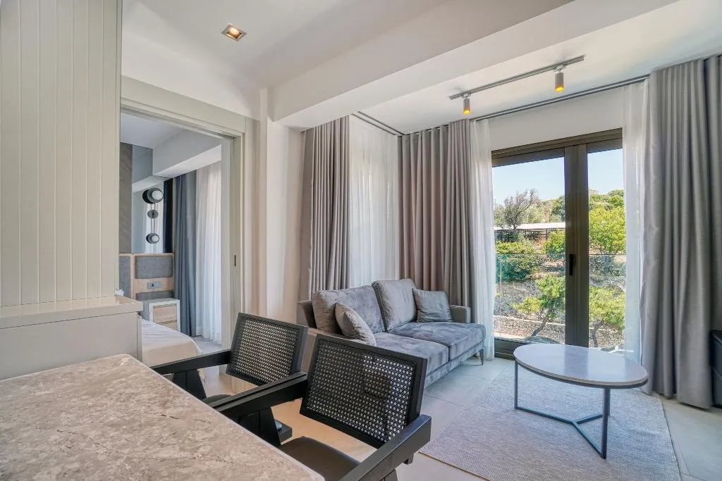 Room THREE BEDS Room, Ayayorgi̇ Homes & Hotels, Izmir