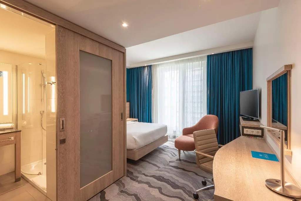 DOUBLE WITH VIEWS Room, Hampton by Hilton Berlin City Alexanderplatz, Berlin