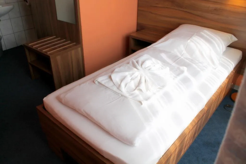 SINGLE STANDARD Room, Alper Hotel Am Potsdamer Platz, Berlin