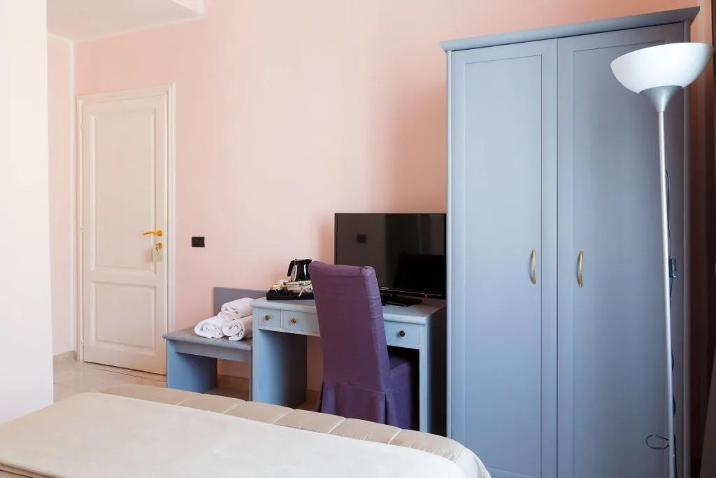 Room, B&B Leone X, Florence
