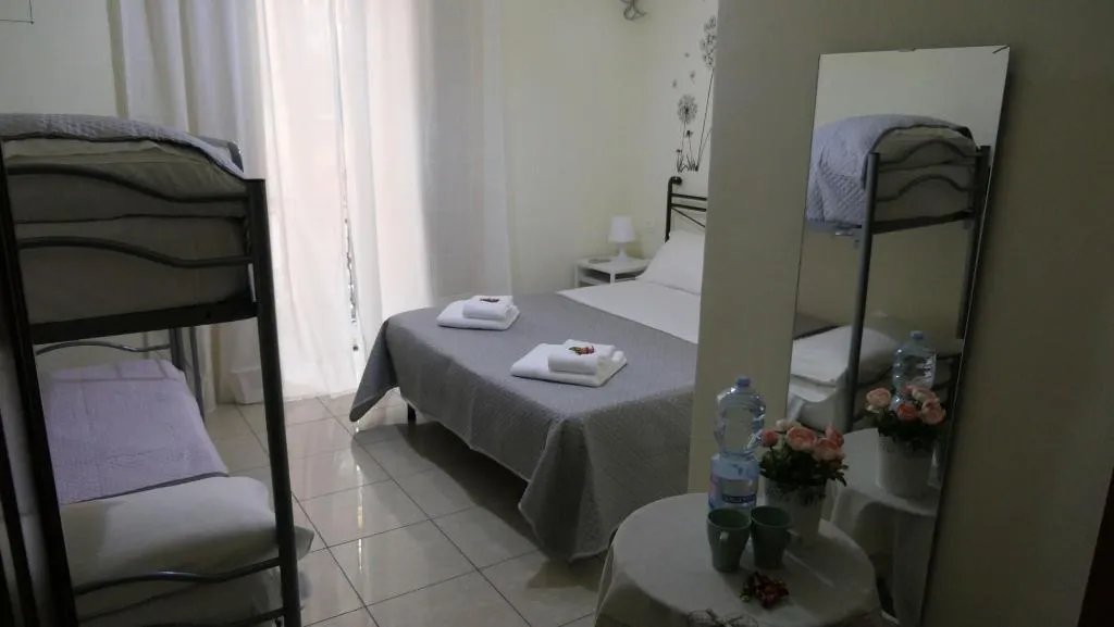 Room, B&B Dimora Cirillo, Naples
