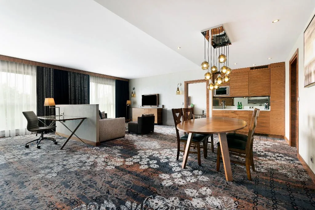 SUITE STANDARD Room, DoubleTree by Hilton Krakow Hotel & Convention Cen, Krakow