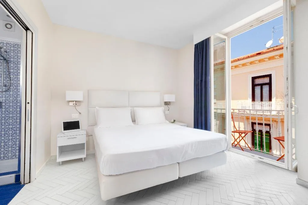 Double or Twin DELUXE CITY VIEW Room, Palazzo Tasso, Naples