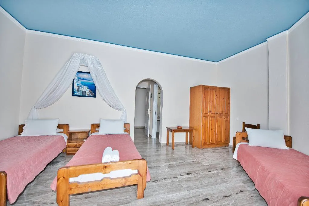 STUDIO CAPACITY 3 Room, Villa Nikos Karamolegos, Santorini