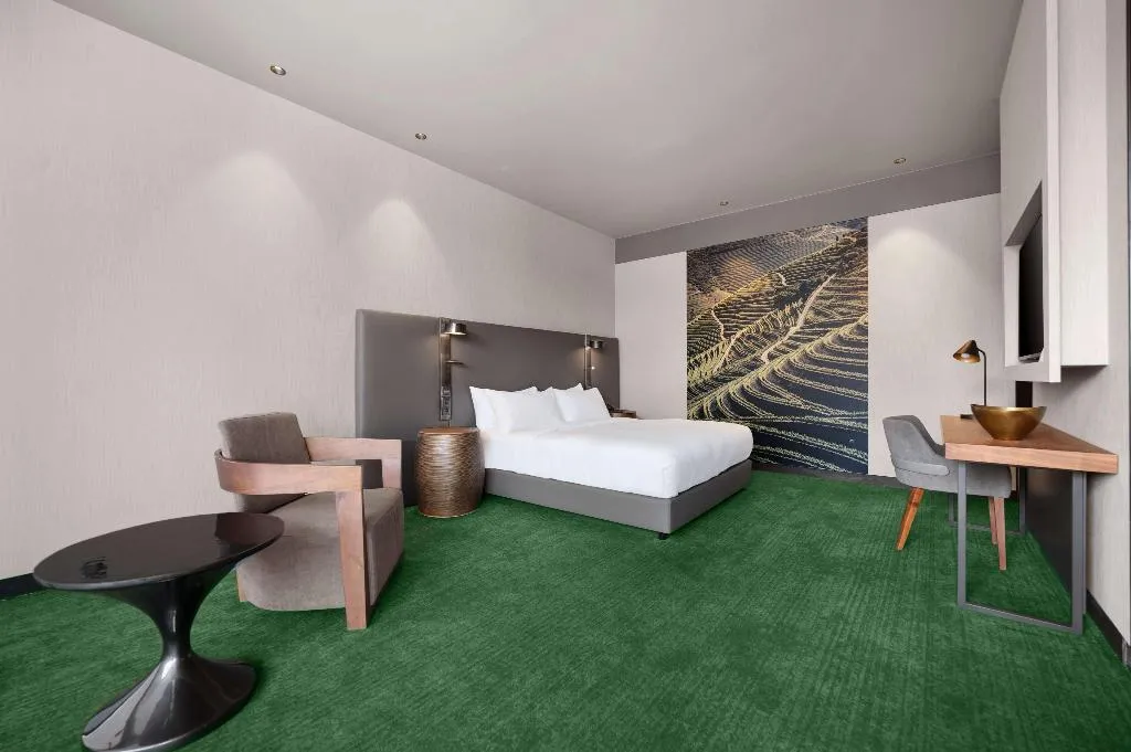 JUNIOR SUITE KING SIZE BED Room, Hilton Porto Gaia, Porto