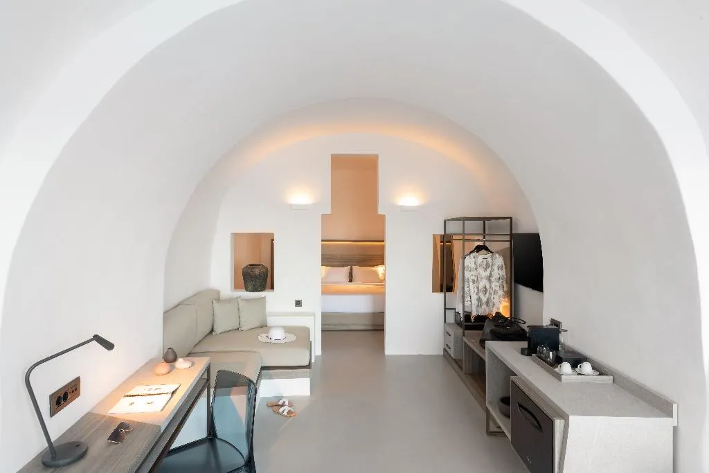 SUITE WITH VIEWS Room, Sun Rocks Boutique Hotel | Caldera View Suites, Santorini